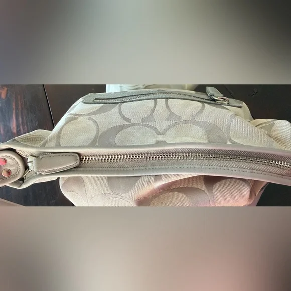 Coach EUC Gray Signature C’s Jacquard
canvas & leather Shoulder Bag - Picture 15 of 15